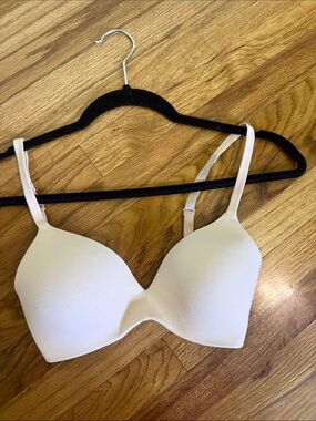 Size 30D Wacoal Light Cream Seamless + Wireless T-Shirt Bra